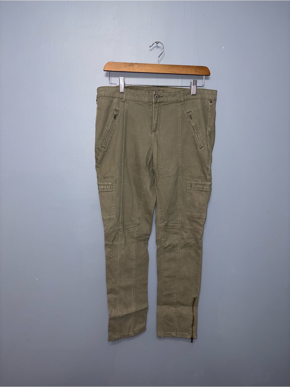Denver Hayes | Green Cargo Pants | Size 8